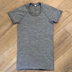 Lululemon Women’s Swiftly Tech Short-Sleeve Shirt 2.0 Hip Length Black/White (4)